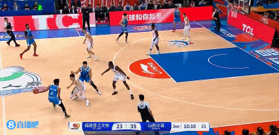 😮这真难！库克单打法耶 各种变向虚晃转身突破换手拉杆上篮！