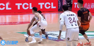 仙人指路！盖利蝴蝶穿花连续过人送抛传 库马杰心领神会起飞暴扣