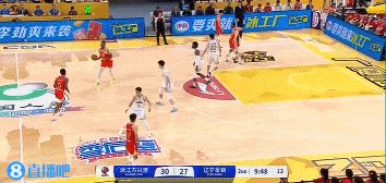 强势回应！孙铭徽弧顶接球 三分线两步远直接开火命中