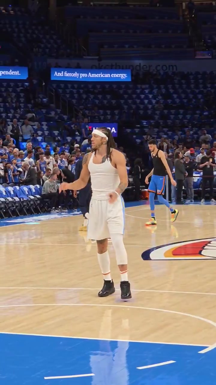 Amick：戈登热身强度为轻量级 未有任何跑动 且没有进行腿筋拉伸