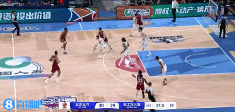 建奇功！纳托尔三分颠进 随后外线再度出手压哨三分正中靶心