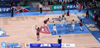 建奇功！纳托尔三分颠进 随后外线再度出手压哨三分正中靶心